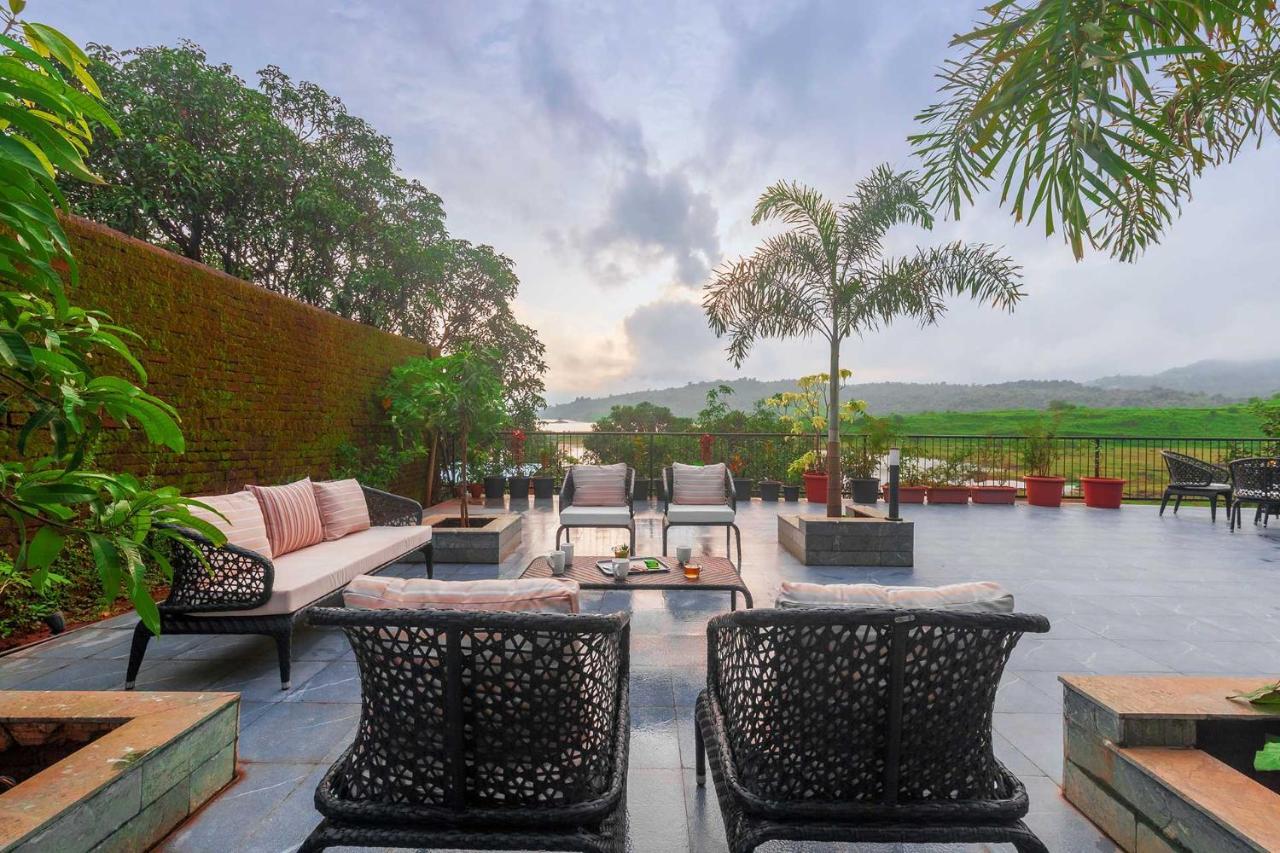 Sunset Boulevard By Stayvista - Lakeside Villa With Pet-Friendly Ambiance, Deck, Terrace, Plunge Pool & Modern Flair Karjat Exteriér fotografie