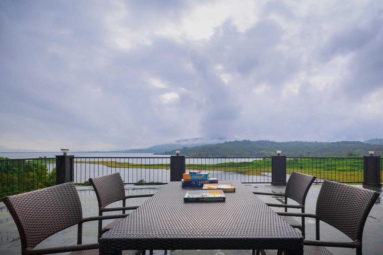 Sunset Boulevard By Stayvista - Lakeside Villa With Pet-Friendly Ambiance, Deck, Terrace, Plunge Pool & Modern Flair Karjat Exteriér fotografie
