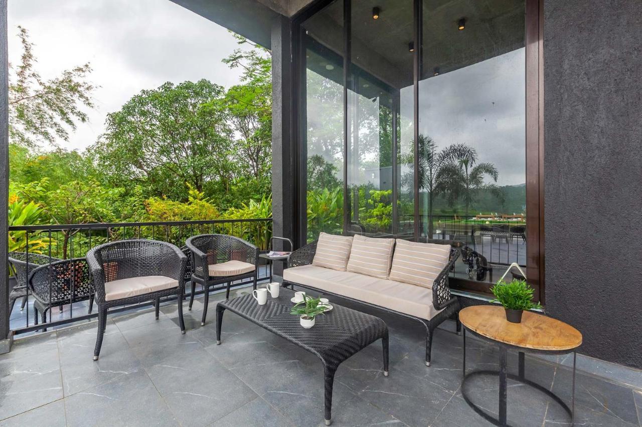Sunset Boulevard By Stayvista - Lakeside Villa With Pet-Friendly Ambiance, Deck, Terrace, Plunge Pool & Modern Flair Karjat Exteriér fotografie