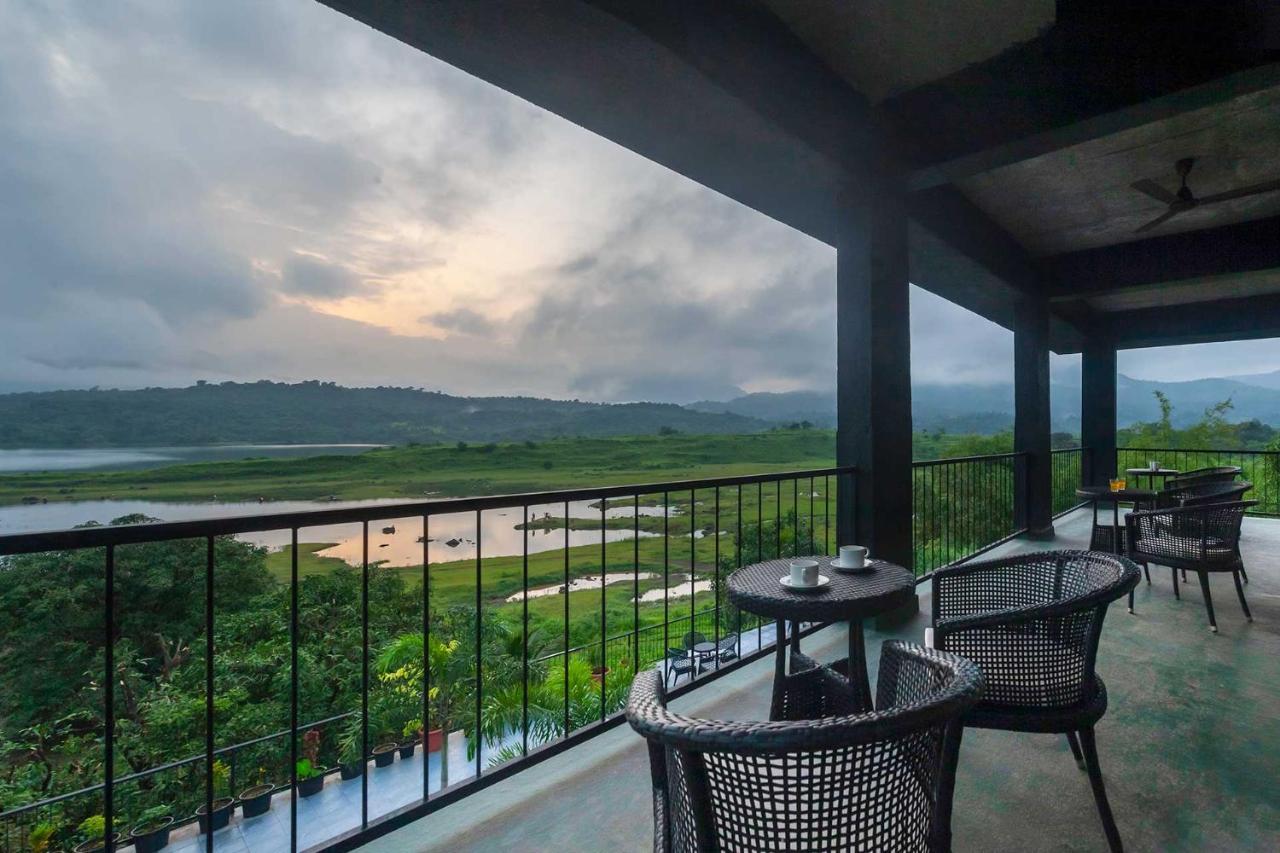 Sunset Boulevard By Stayvista - Lakeside Villa With Pet-Friendly Ambiance, Deck, Terrace, Plunge Pool & Modern Flair Karjat Exteriér fotografie