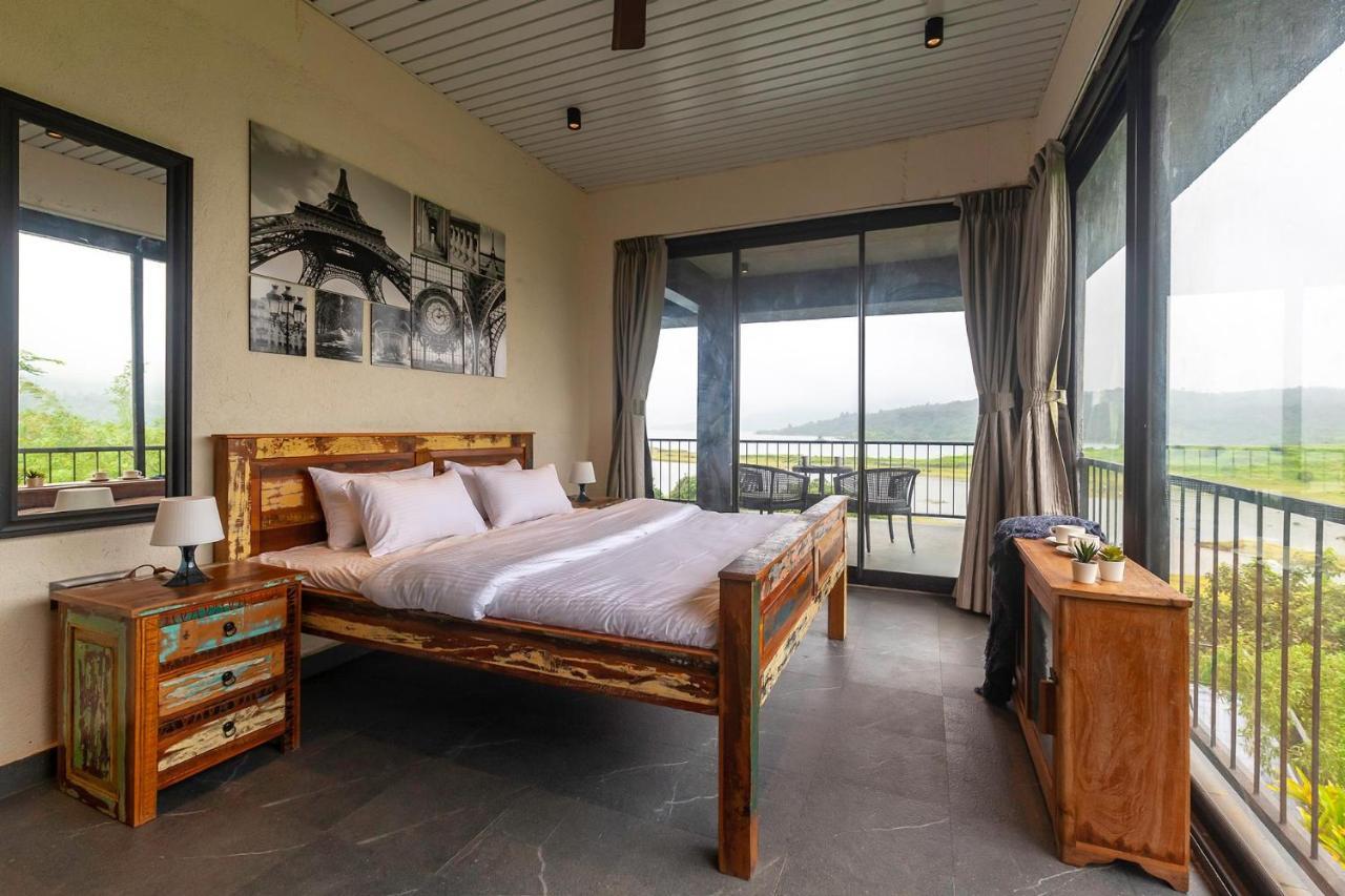 Sunset Boulevard By Stayvista - Lakeside Villa With Pet-Friendly Ambiance, Deck, Terrace, Plunge Pool & Modern Flair Karjat Exteriér fotografie