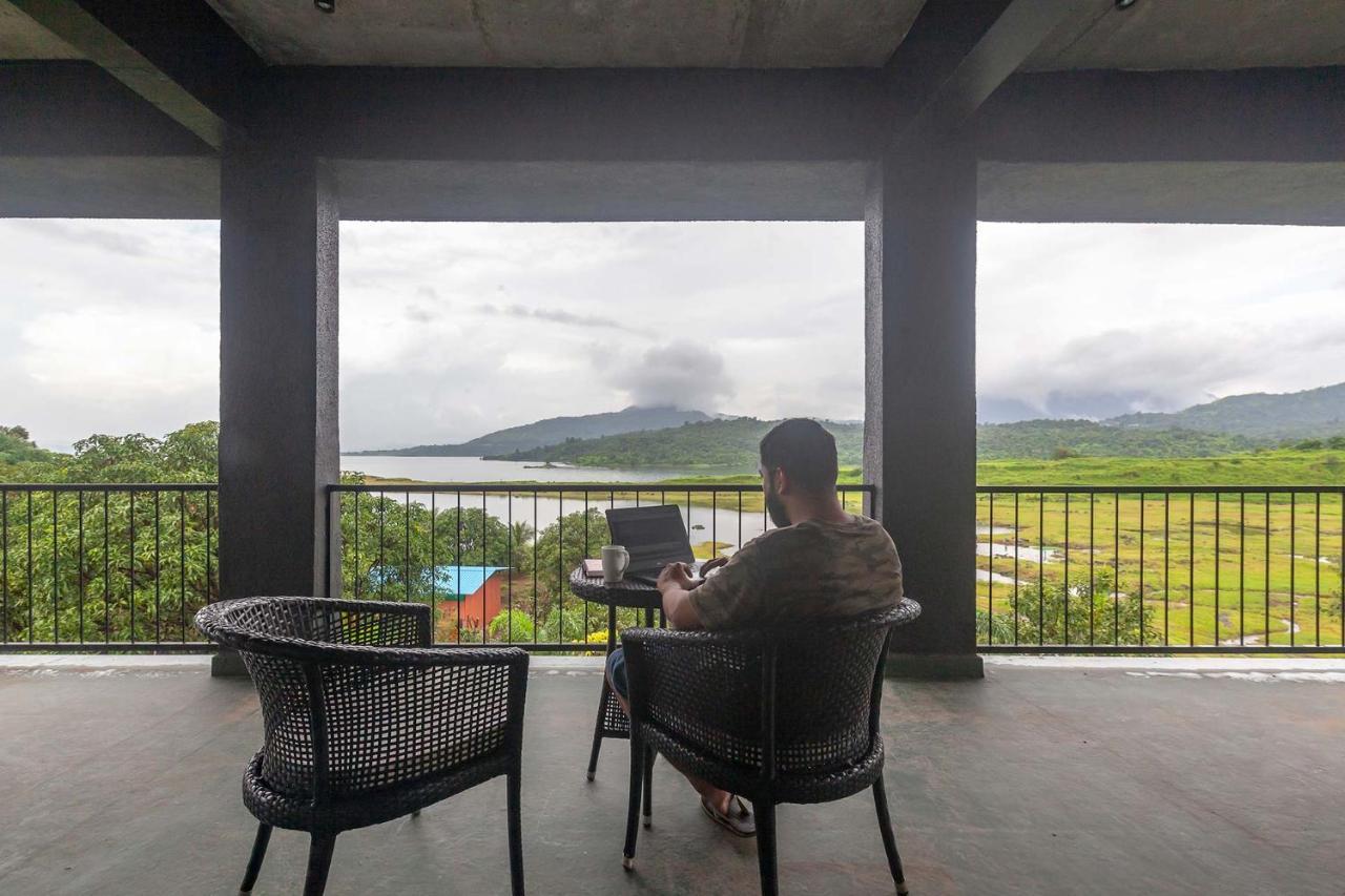 Sunset Boulevard By Stayvista - Lakeside Villa With Pet-Friendly Ambiance, Deck, Terrace, Plunge Pool & Modern Flair Karjat Exteriér fotografie