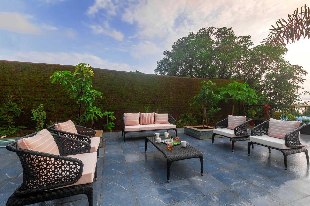 Sunset Boulevard By Stayvista - Lakeside Villa With Pet-Friendly Ambiance, Deck, Terrace, Plunge Pool & Modern Flair Karjat Exteriér fotografie