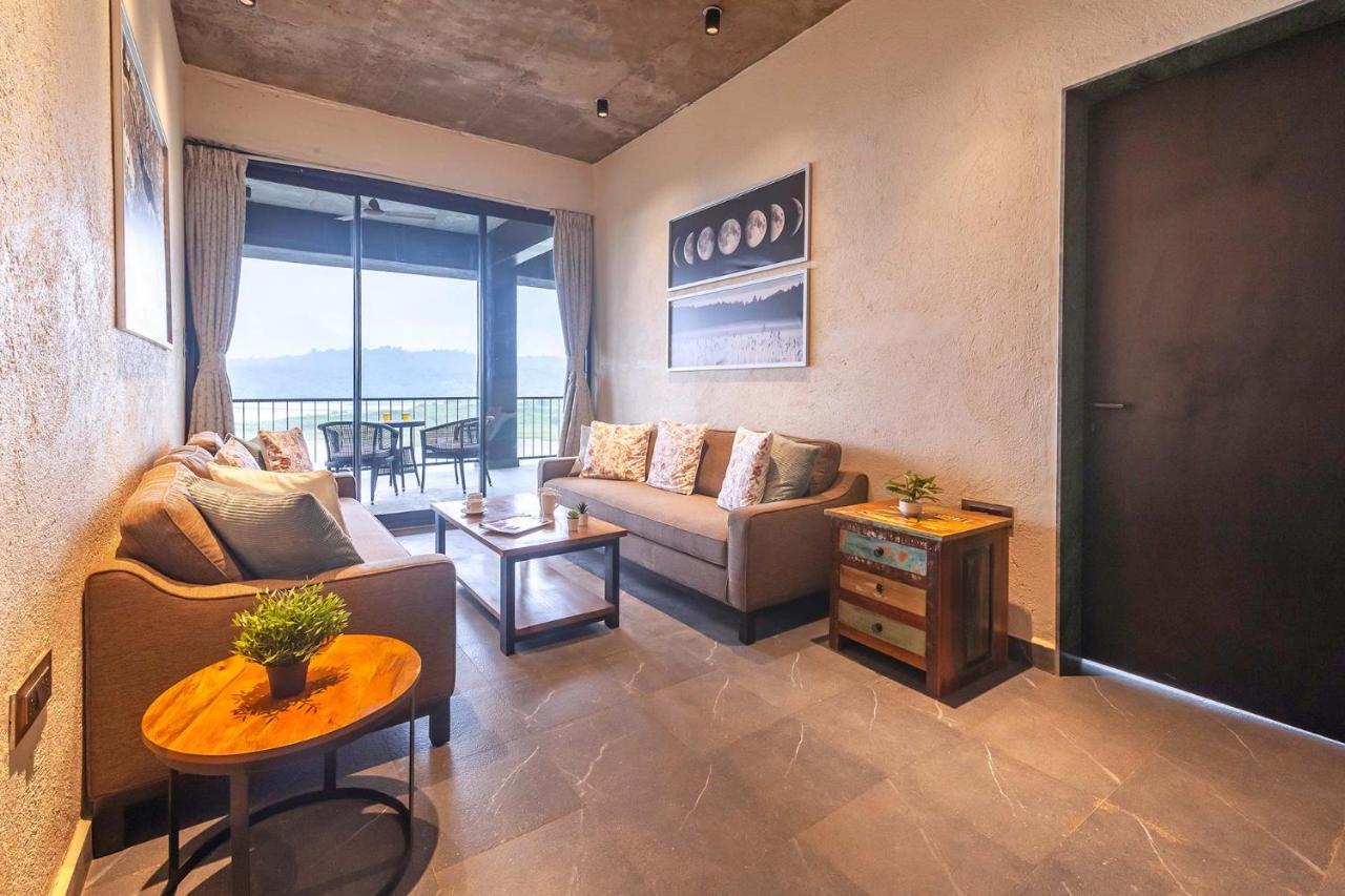 Sunset Boulevard By Stayvista - Lakeside Villa With Pet-Friendly Ambiance, Deck, Terrace, Plunge Pool & Modern Flair Karjat Exteriér fotografie
