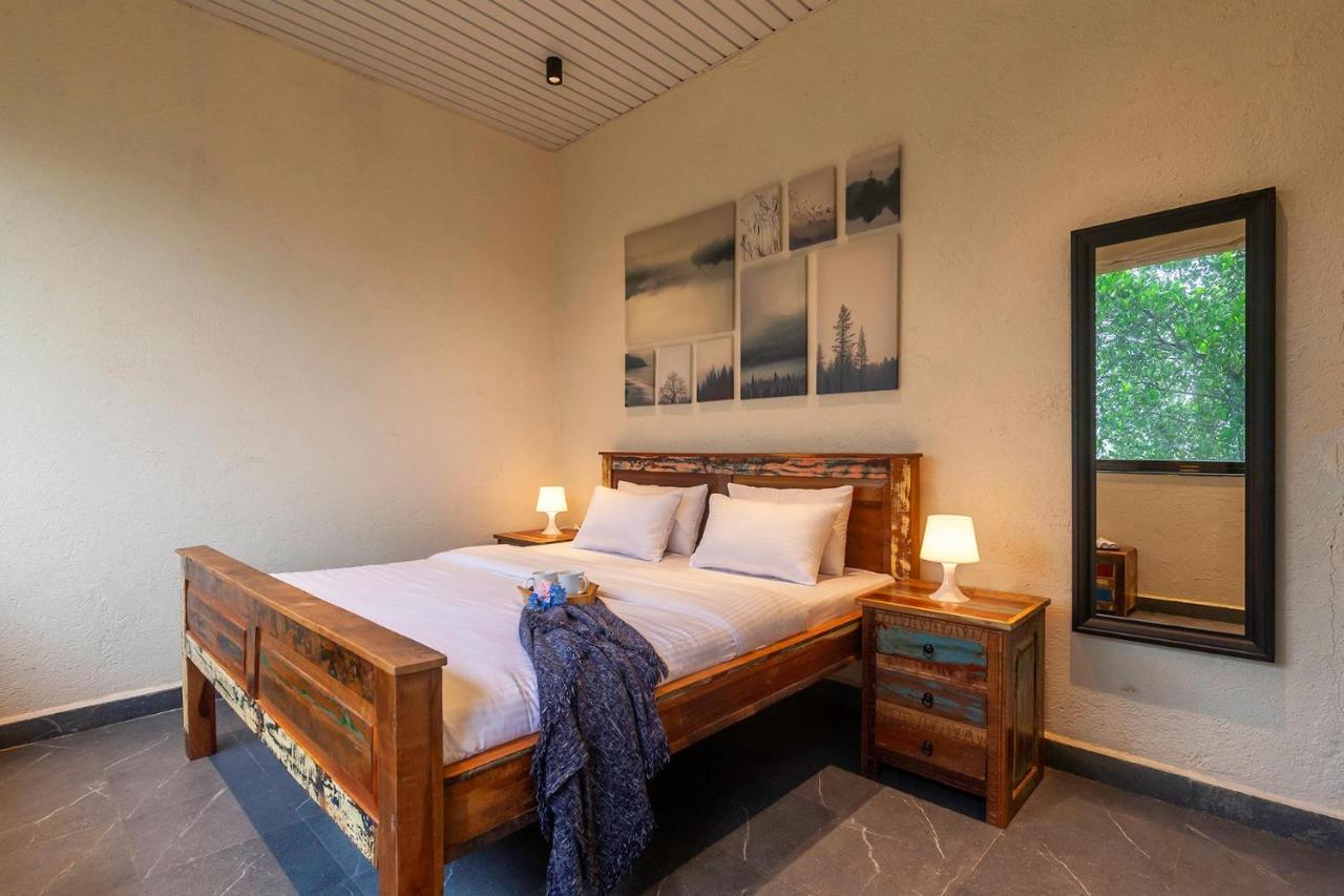 Sunset Boulevard By Stayvista - Lakeside Villa With Pet-Friendly Ambiance, Deck, Terrace, Plunge Pool & Modern Flair Karjat Exteriér fotografie