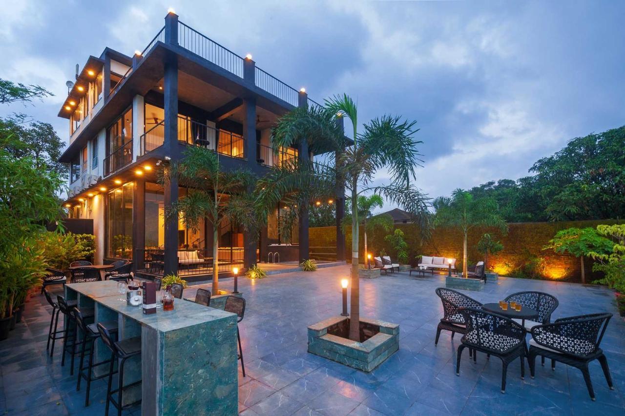 Sunset Boulevard By Stayvista - Lakeside Villa With Pet-Friendly Ambiance, Deck, Terrace, Plunge Pool & Modern Flair Karjat Exteriér fotografie