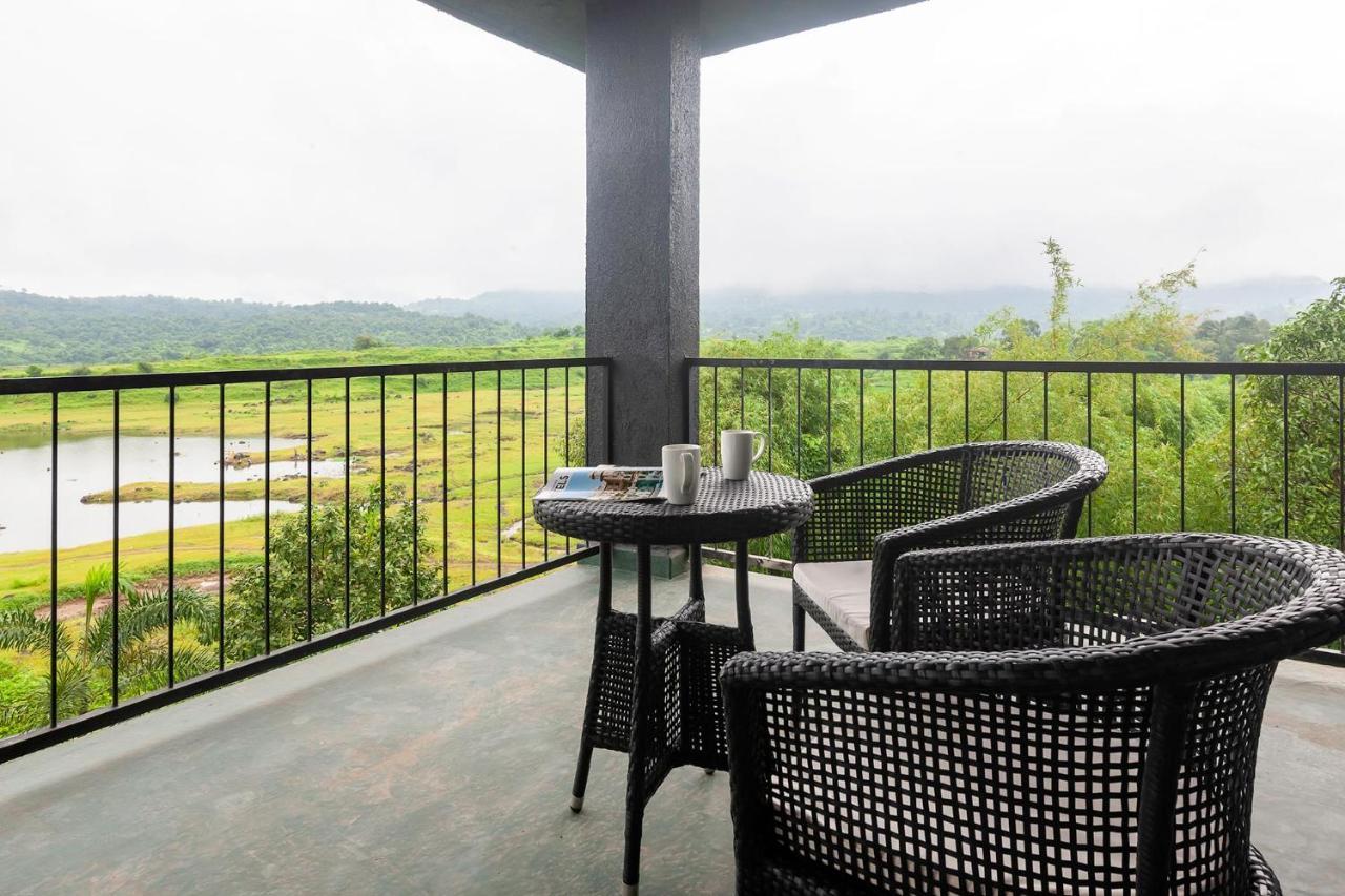 Sunset Boulevard By Stayvista - Lakeside Villa With Pet-Friendly Ambiance, Deck, Terrace, Plunge Pool & Modern Flair Karjat Exteriér fotografie