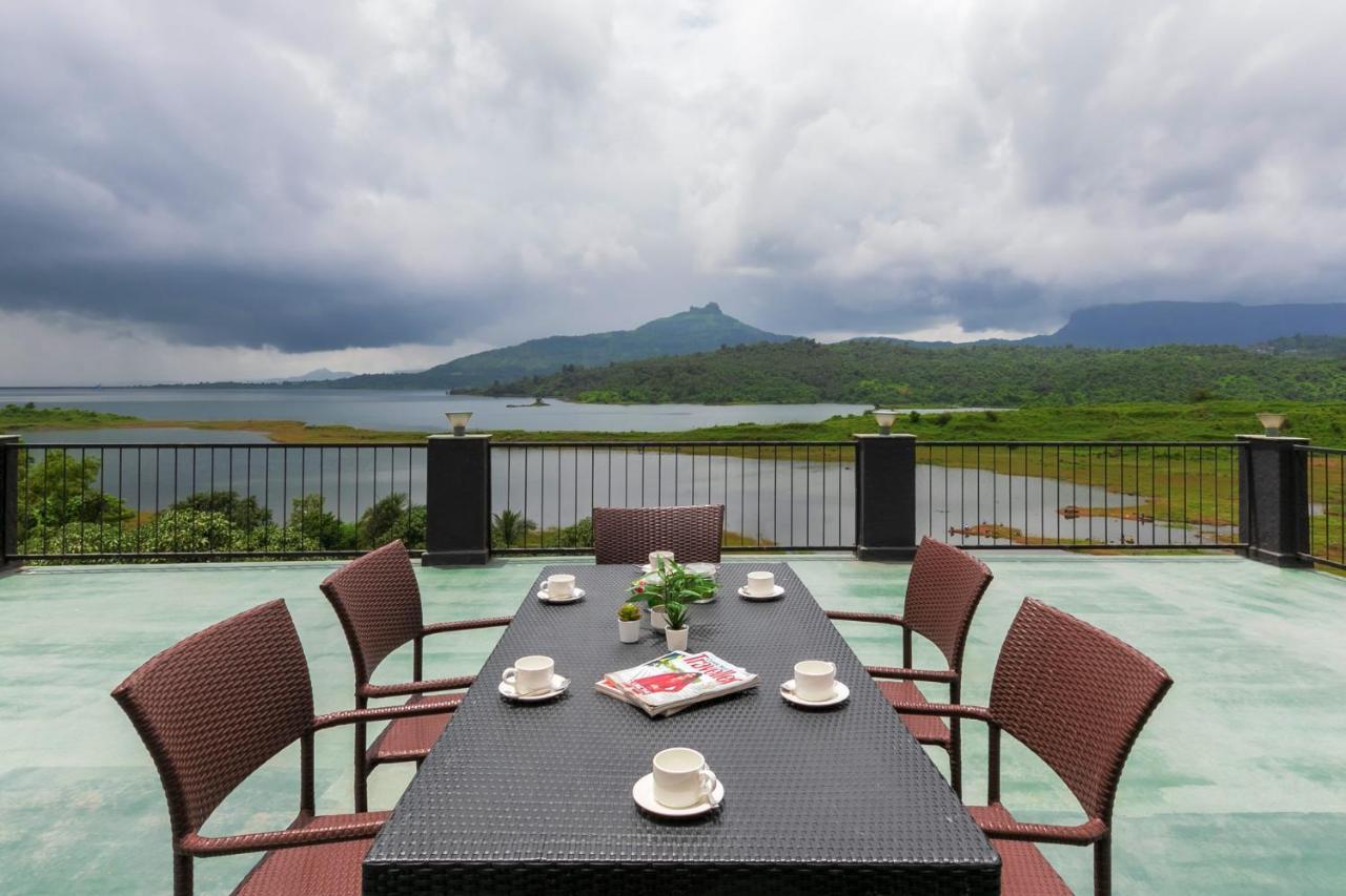 Sunset Boulevard By Stayvista - Lakeside Villa With Pet-Friendly Ambiance, Deck, Terrace, Plunge Pool & Modern Flair Karjat Exteriér fotografie