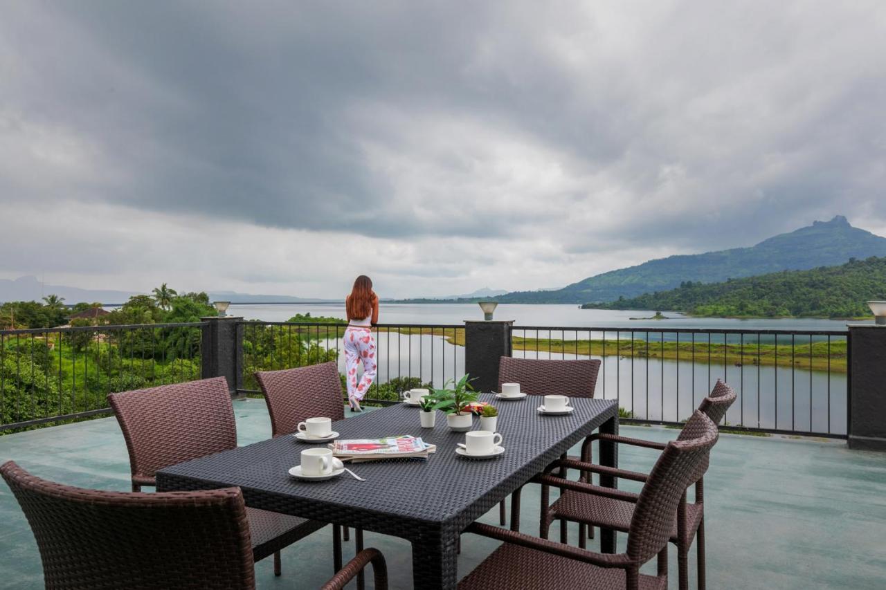 Sunset Boulevard By Stayvista - Lakeside Villa With Pet-Friendly Ambiance, Deck, Terrace, Plunge Pool & Modern Flair Karjat Exteriér fotografie
