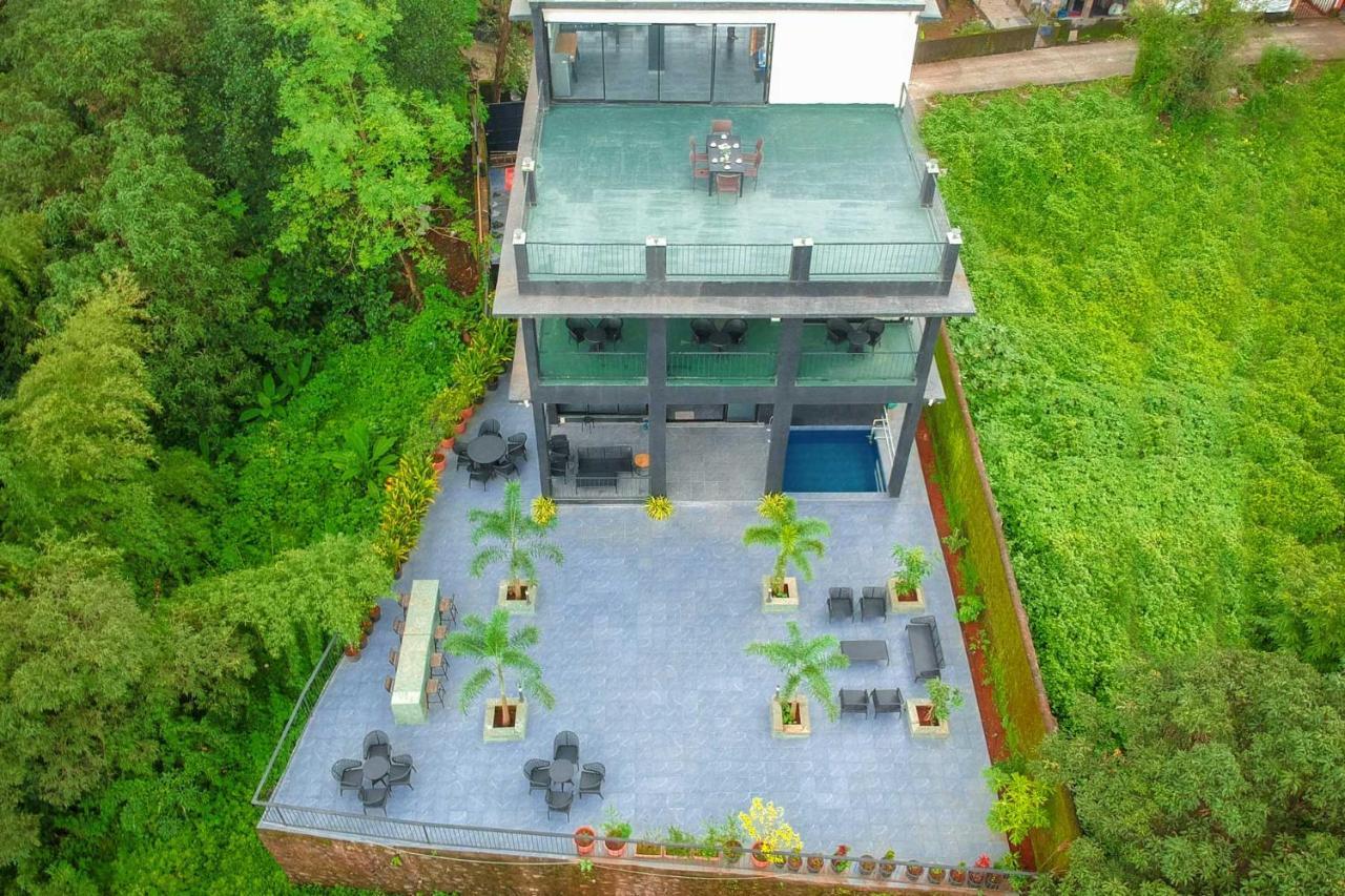 Sunset Boulevard By Stayvista - Lakeside Villa With Pet-Friendly Ambiance, Deck, Terrace, Plunge Pool & Modern Flair Karjat Exteriér fotografie